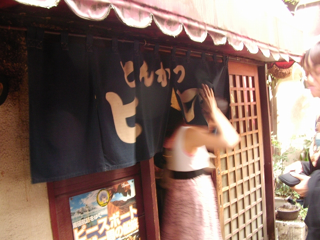 お店入り口 /